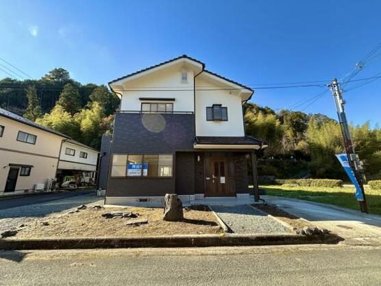 CREATOR: gd-jpeg v1.0 (using IJG JPEG v62), default quality