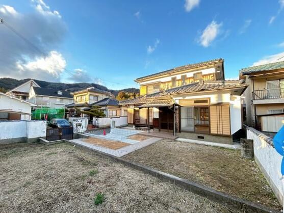 CREATOR: gd-jpeg v1.0 (using IJG JPEG v62), default quality