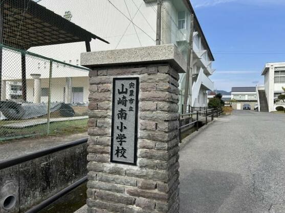 CREATOR: gd-jpeg v1.0 (using IJG JPEG v62), default quality