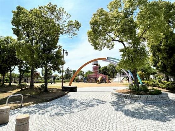 CREATOR: gd-jpeg v1.0 (using IJG JPEG v62), default quality