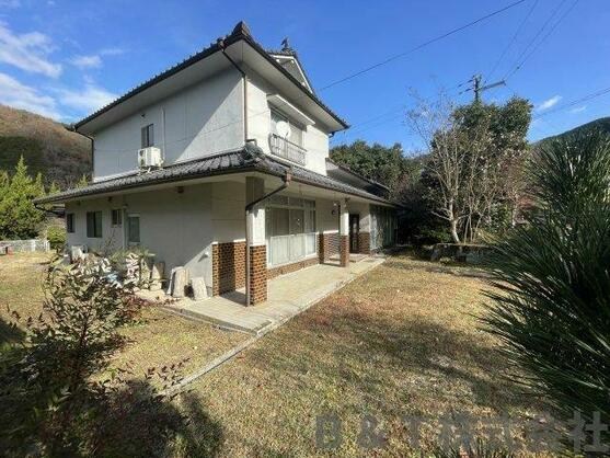 CREATOR: gd-jpeg v1.0 (using IJG JPEG v62), quality = 85