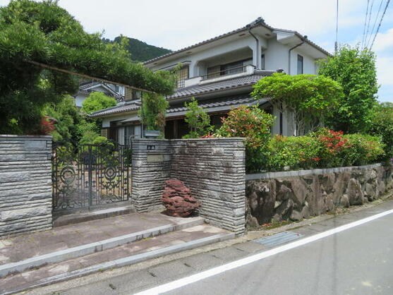 宍粟市 山崎町上寺（播磨新宮駅） 2階建 ７ＤＫ