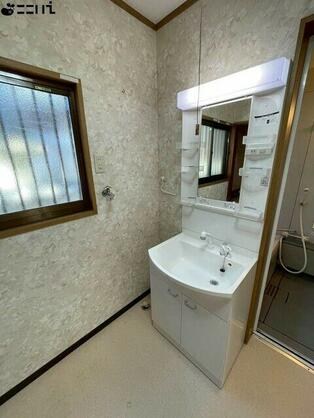 1040162296-11