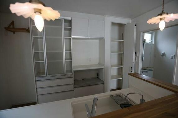1018812977-8