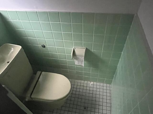 6983869504-7