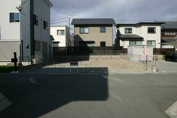 1028250493-6