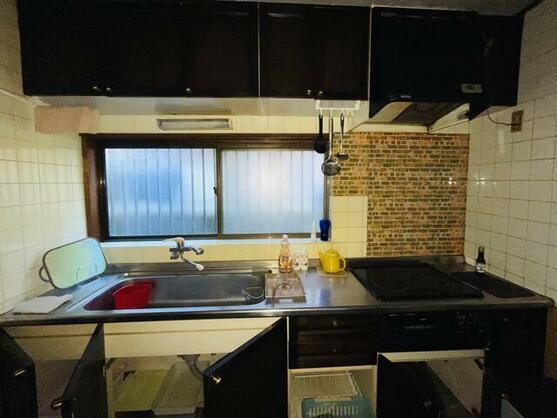 6988853379-9