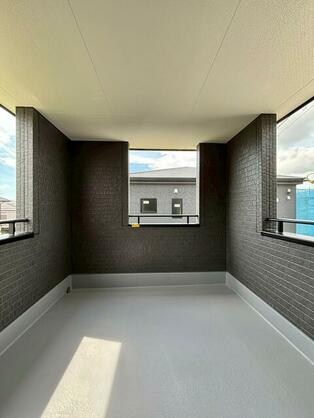 6989743708-31