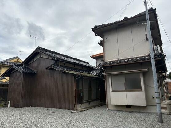 6990179648-2